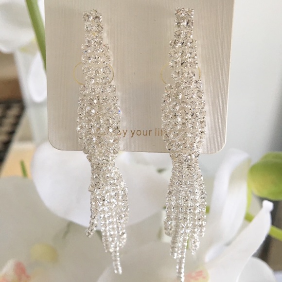 ON TREND JEWELRY Waterfall diamond drop earring - Picture 3 of 4